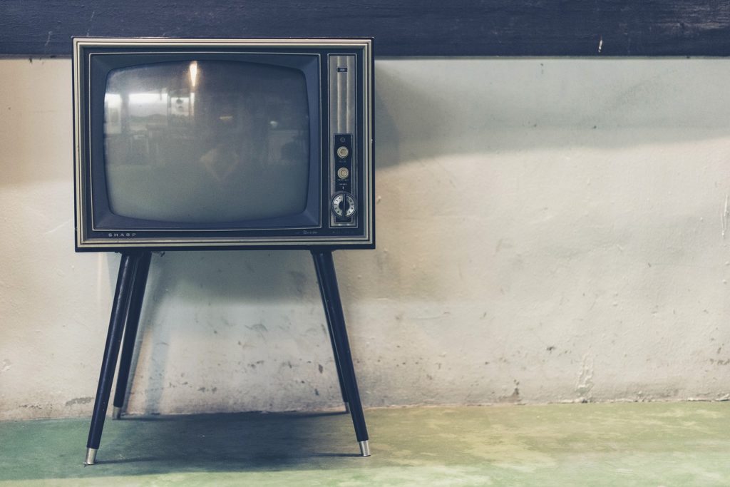 Rodzinny wypoczynek przed tv, lub niedzielne filmowe popołudnie, umila nam czas wolny ,a także pozwala się zrelaksować.